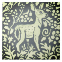 Schiefergraue Fawn Deer Floral Woodland Natur