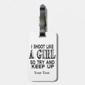 Schießen wie ein Mädchen Behalt auf Gepäckanhänger (Rückseite vertikal)