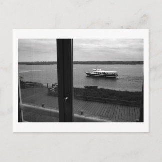 Schiff an der Bucht Postkarte