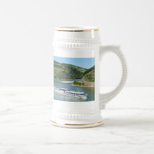 Schiff auf dem Rhein bei Oberwesel Bierglas