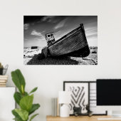 Schiff auf dem Strand von Dungeness Poster (Heimbüro)