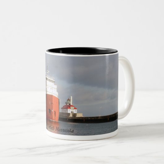 Schiff und Leuchtturm, Duluth Minnesota Zweifarbige Tasse (VorderseiteRechts)
