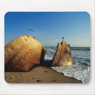 Schiffbruch am Strand, Skeleton Coast, Namibia Mousepad