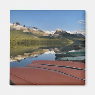 Schiffe, die am See Maligne geparkt sind, Magnet