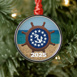Schiffrad, Yachtflagge, Sand, See, Himmel Ornament Aus Metall