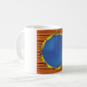 Schiffsbullauge-Fenster mit blauem Wasser Kaffeetasse (Vorderseite Links)
