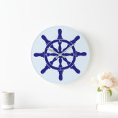 Schiffsrad auf dem hellsten Blau Große Wanduhr (Zuhause)