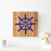 Schiffsrad mit Nummer auf der Außenseite Quadratische Wanduhr (Zuhause)