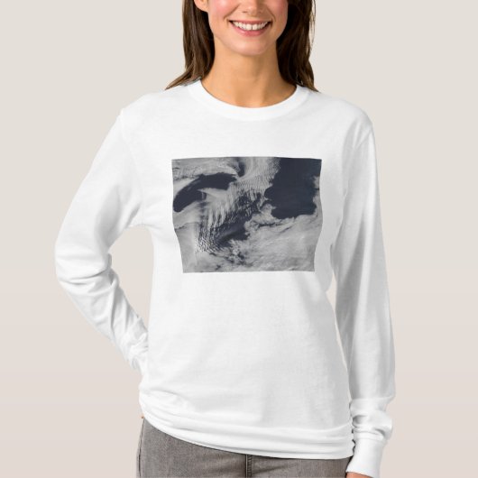 Schiffswellenförmige Wolken im Südindischen Ozean T-Shirt (Vorderseite)