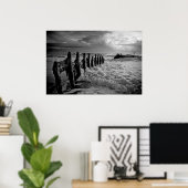 Schiffswrack in dramatischer Seefröte Poster (Heimbüro)