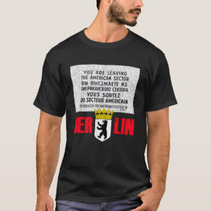 Schild am Checkpoint Charlie in Berlin   T-Shirt
