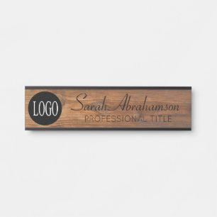 Schild mit individuellem Logo und imitierter Holzm