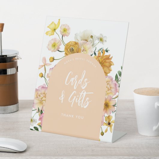 Schild "Peach floral Arch Cards and Gifts" (In SItu)