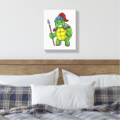 Schildkröte als Krieger mit Spear & Helmet Leinwanddruck (Insitu (Schlafzimmer))