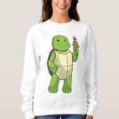 Schildkröte am Schach mit Schachstück gepaart Sweatshirt (Vorderseite)