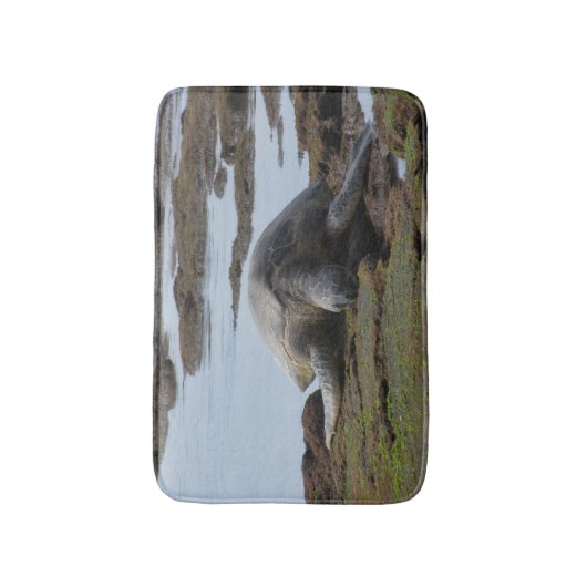 Schildkröte, die auf den Felsen stillsteht Badematte (Vorderseite Vertikal)