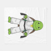 Schildkröte im Kampfsport mit schwarzem Gürtel Fleecedecke (Vorderseite (Horizontal))