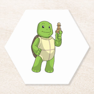 Schildkröte im Schach mit gestapeltem Schach Untersetzer