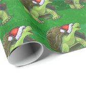 Schildkröte in der Weihnachtsmannmütze auf Grün Geschenkpapier (Rolleneckpunkt)