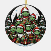 Schildkröte ist glücklich mit Weihnachtsgeschenken Keramik Ornament (Vorne)
