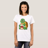 Schildkröte mit Tasse Kaffee T-Shirt (Vorne ganz)