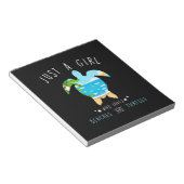 Schildkröte nur ein Mädchen, das Lieben Strand und Notizblock (angewinkelt)