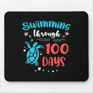 Schildkrötenmeer schwimmen durch 100 Tage Schultee Mousepad
