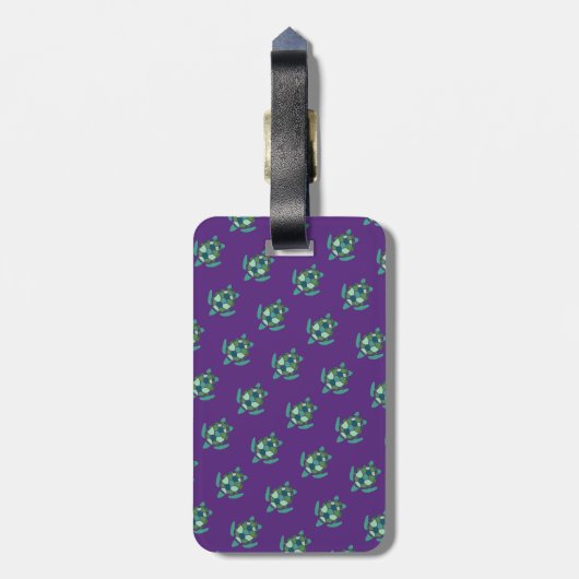 Schildkrötenmuster auf Lila mit Monogram Gepäckanhänger (Rückseite vertikal)
