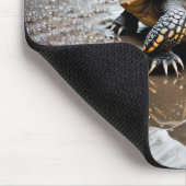 Schildkrötenreflektion in Puddel Mousepad (Ecke)