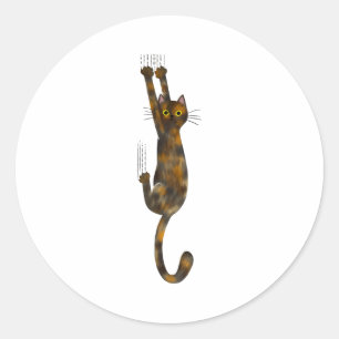 Schildpattkatze hängt an lustiger Tortie-Katze Runder Aufkleber
