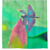 Schillernde blaue Libelle auf Wasserlilie Duschvorhang (Vorderseite)