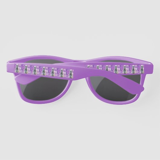 Schimmernder Charme: Meerkat auf rosa Bokeh Hinter (Rückseite)