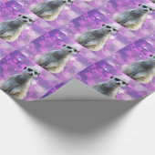 Schimmernder Charme: Meerkat auf rosa Bokeh Hinter Geschenkpapier (Ecke)