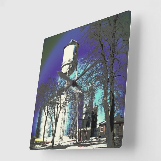 Schimmernder Wasserturm Quadratische Wanduhr (Winkel)