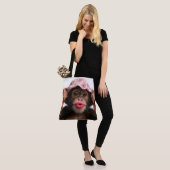Schimpanse mit rosa Lippenstift Tasche (Am Model)