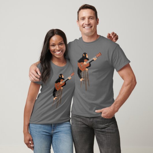 Schimpanse spielt akustische Gitarre. Funny Monkey T-Shirt (Unisex)