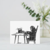 Schimpanse tippt postkarte (Stehend Vorderseite)