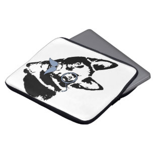 Schipperke Dog mit Mustache Laptopschutzhülle