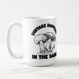 Schitake passiert im Dunkeln Kaffeetasse