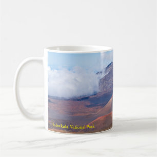 Schlackenkegel und Berge im Haleakala-Krater Kaffeetasse