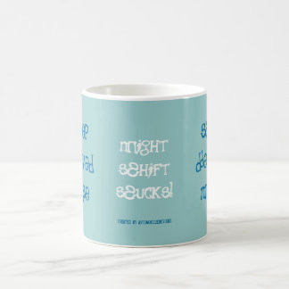 Schlaf beraubte Krankenschwester! Kaffeetasse