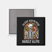 Schlaf Deprived Barely Alive Funny Skeleton Hallow Magnet (Vorderseite/Rückseite)