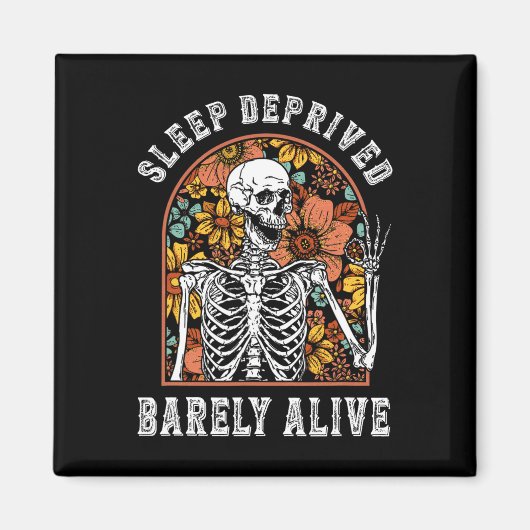Schlaf Deprived Barely Alive Funny Skeleton Hallow Magnet (Vorne)