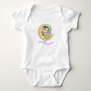 Schlaf eng, kleiner Explorer Baby Strampler