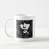 Schlaf feste Jane. Schwarzweiss. Kaffeetasse (Links)
