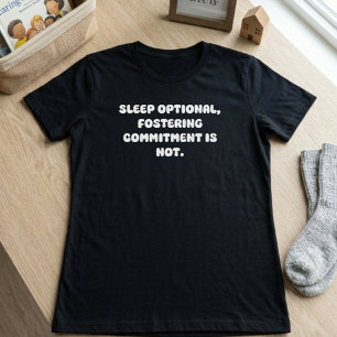 Schlaf ist optional - Engagement für Pflegeeltern  T-Shirt