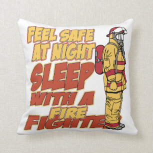 Schlaf mit einem Feuerwehrmann Kissen