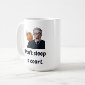 Schlaf nicht vor Gericht Kaffeetasse (Vorderseite Links)