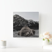 Schlafbär Rustikale Kabinendekoration Landschaft Quadratische Wanduhr (Zuhause)