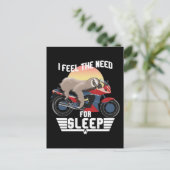 Schlafbedürfnis | Funny Sloth Postkarte (Stehend Vorderseite)